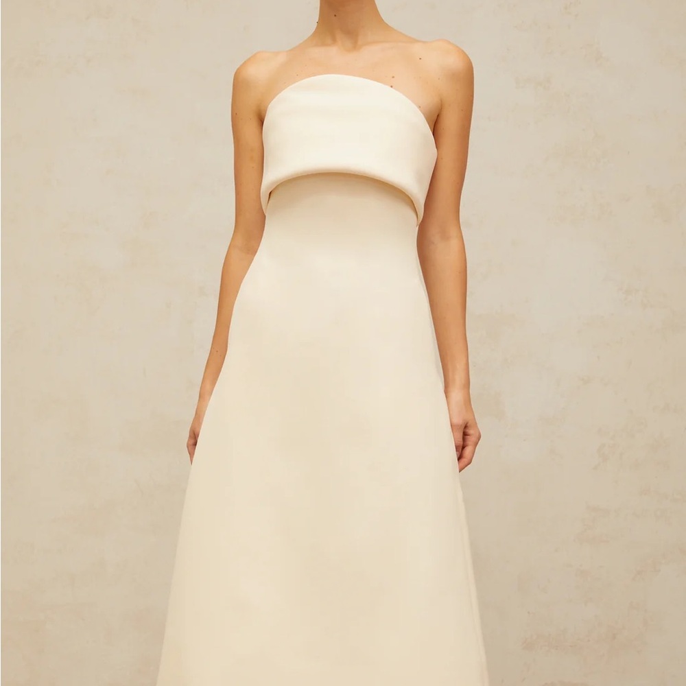 Chic Strapless Cream Dress